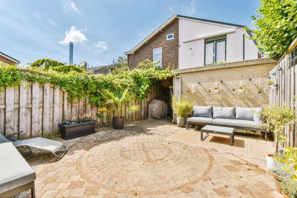 Cost of Courtyard Patio Service in Edison